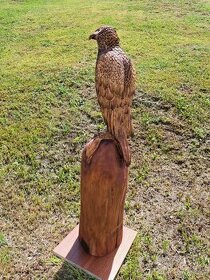 Drevená socha - dravý vták(kršiak rybár)
