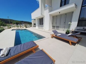 Vila s bazénom, 4 spálne, novostavba – oblasť Šibenik