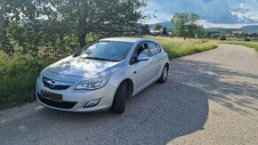 Predam Opel Astra 1.6 + lpg