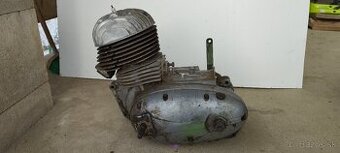 ČZ 175/450 motor