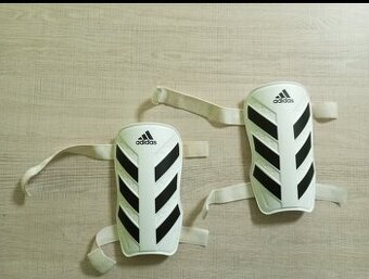 Futbalové chrániče Adidas