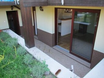 Prenájom zariadený APARTMÁN s terasou v RD, samostatný vstup