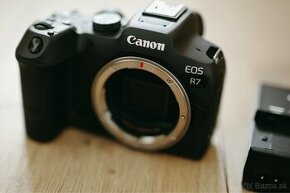 Canon EOS R7