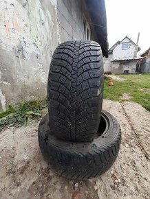 Predam  2ks preumatiky 215/50r17 zimne