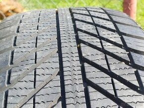 Celoročne pneu Goodyear 235/55/17-99V - 1