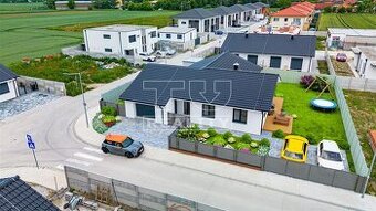 PREDANÉ: Rozľahlý 4 izbový bungalov s garážou, Topoľnica...