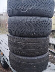 Zimné pneu.225/45R17