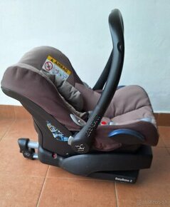 Maxi Cosi vajičko autosedačku a isofix základňu