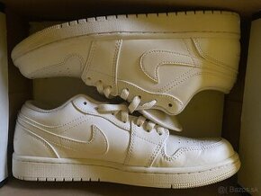 Nike Air Jordan 1 Low Triple White