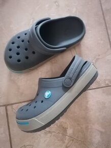 Crocs v. 30