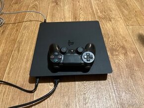 Playstation 4 slim