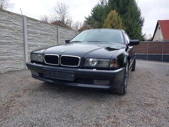 BMW 735i V8 Manuál