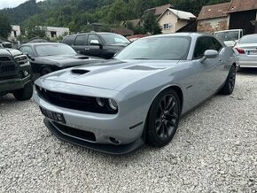 2020 Dodge Challenger 5,7 V8 AT8 R20 pastelová sivá - 1