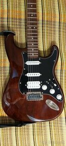 Squier Classic Vibe '70s Stratocaster HSS IL Walnut