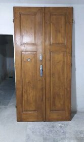 Staré historické drevené dvere dvojkrídlové - 1