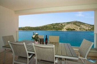 ☀Trogir/okolie – moderný apartmán so strešnou terasou a výhľ