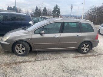 Peugeot 307 sw 2.0 hdi  na nahradné diely v celku