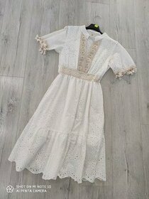 Biele krajkované šaty