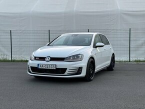 Volkswagen Golf GTI 2.0 TSI DSG