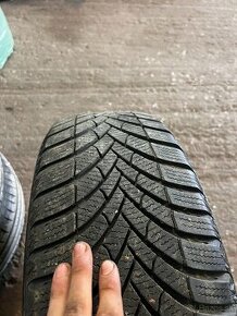 Predám zimné pneu semperit 205/60 r16