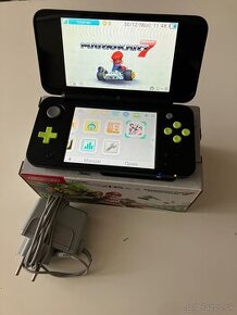 Nintendo 2DS XL Black & Lime Green + Mario Kart 7