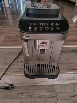 Kávovar DeLonghi magnifica evo