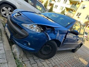 Predam Peugeot 206+ lahko poškodene pojazdne