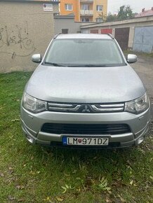 Mitsubishi Outlander - 1