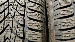 Predám 2ks pekné zimné pneumatiky 215/60r17-96H Dunlop - 1