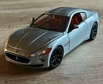 Maserati granturismo 1:24 bburago