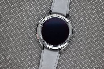 Predám Samsung Galaxy Watch 4 Classic - 1