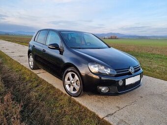 Volkswagen Golf 1,4Tsi DSG... Top stav ...