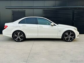 Mercedes C300d - diesel - 4matic - automat - FULL výbava