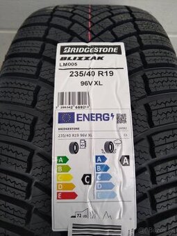 235/40 R 19 zimné + alu ŠKODA VEGA.