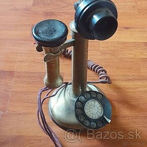 Stary mosadzny telefon