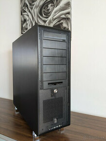 Lian Li PC-V2000 - 1