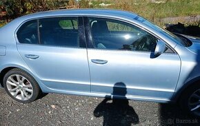 Bledo modré dvere Superb 2 sedan vstrek 2,0tdi cbbb