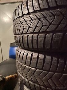 Predám pneu Pirelli SOTTOZERO 3 235/45 r18