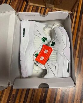 Jordan 4 gree mettalic