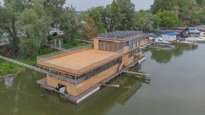 Houseboat vo Vločom hrdle: Vaša oáza pokoja na vode s oficiá