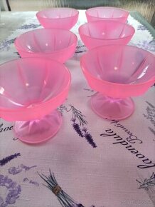 zmrzlinove poháre z ružového skla - 1