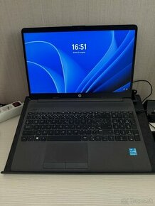 Notebook HP G8 s Core i3 –ako nový +taška+myš