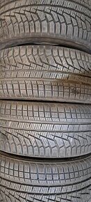 Predám 4ks skoro nové zimné pneumatiky 215/45r16-90V Hankook