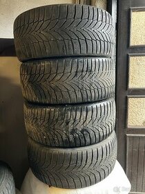 235/40 R18 - 1