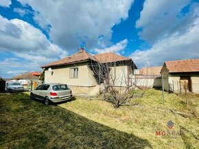 Na predaj rodinný dom v Oponiciach - pozemok 1038 m2 - 1