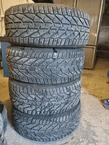 Predam zimne pneu 255/55 R18