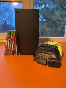 Predám Xbox Series X s hrami a príslušenstvom