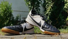 Nike halovky