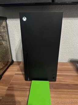 Nazdarek predám kompletku Xbox SX