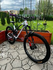 Mondraker Superfoxy Carbon R